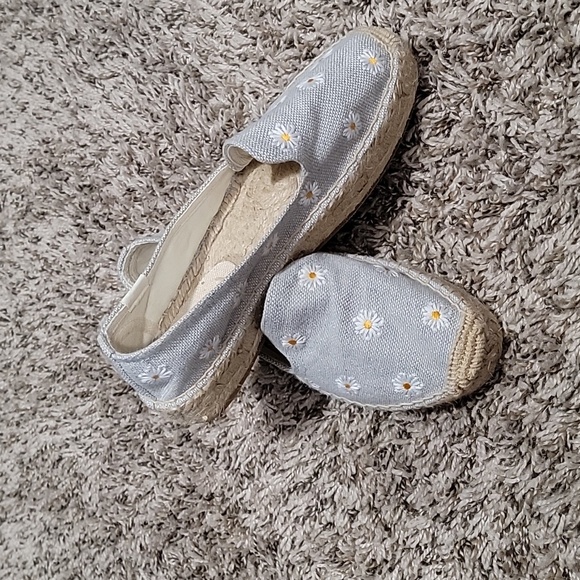 Soludos Daisies Embroidered Espadrilles - Picture 5 of 6